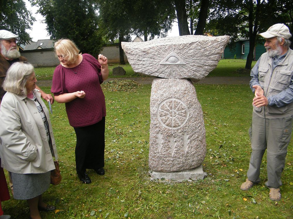 Kelmės akmeninės skulptūros